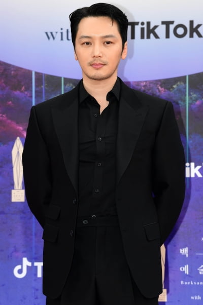 [TEN 포토] 변요한 '터프한 수염'