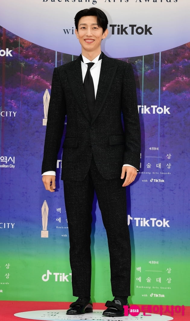 [TEN 포토] 강기영 '반듯한 포즈'