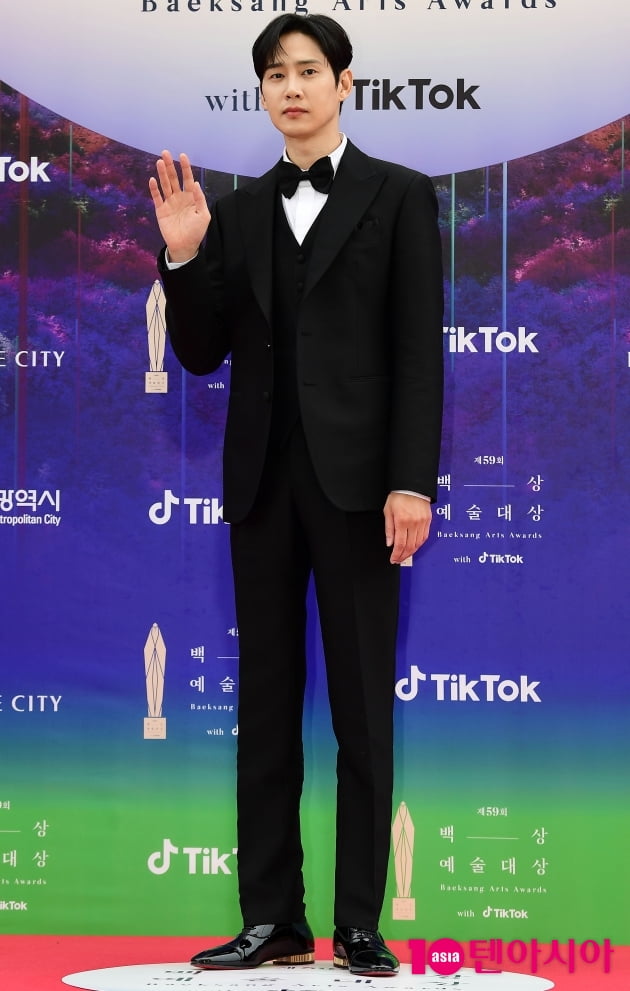 [TEN 포토] 박성훈 '멋있게 입은 전재준'