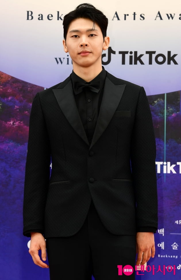 [TEN 포토] 강현오 '시크하게'