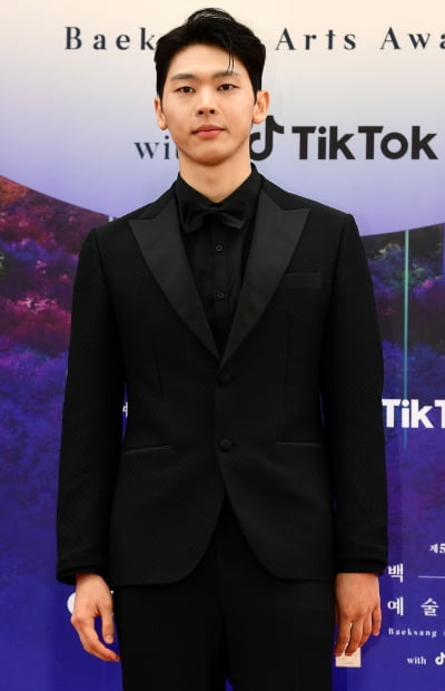 [TEN 포토] 강현오 '시크하게'