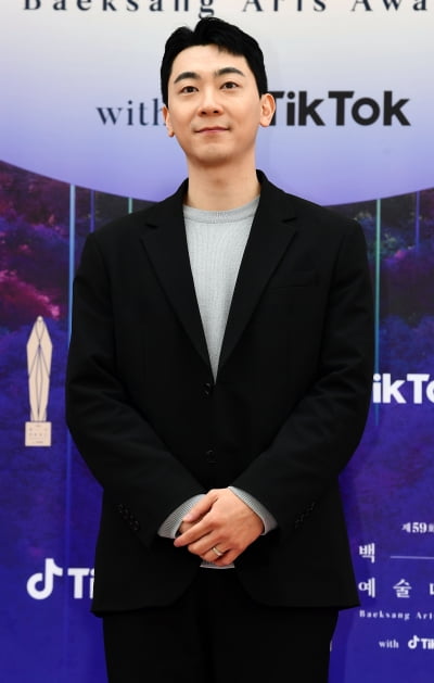 [TEN 포토] 최호영 '두 손 가지런히'