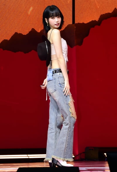 [TEN 포토] 르세라핌 김채원 '자신감 넘치는 뒤태'