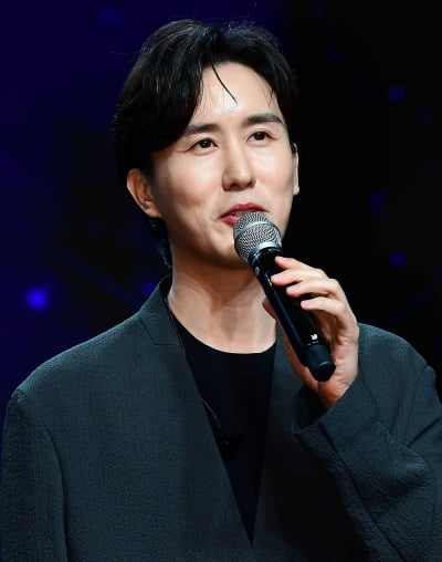 [TEN 포토] 신유 '데뷔 16년만에 첫 쇼케이스'