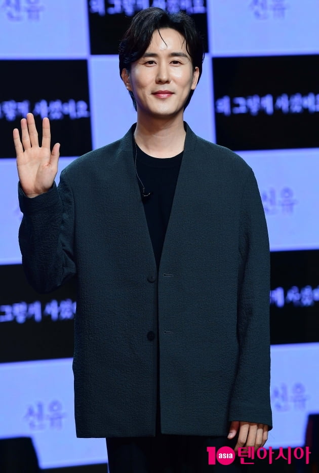 [TEN 포토] 신유 '부모님 사모곡 나왔어요'