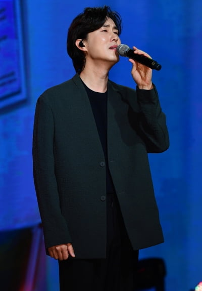 [TEN 포토] 신유 '애절한 보이스'