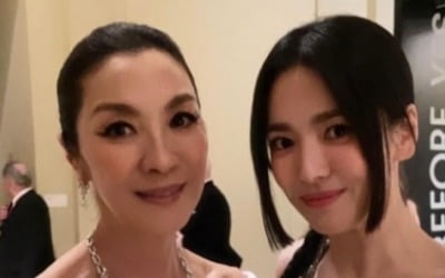 히메컷한 송혜교, 美 멧 갈라서 '오스카 주연상' 양자경과 재회