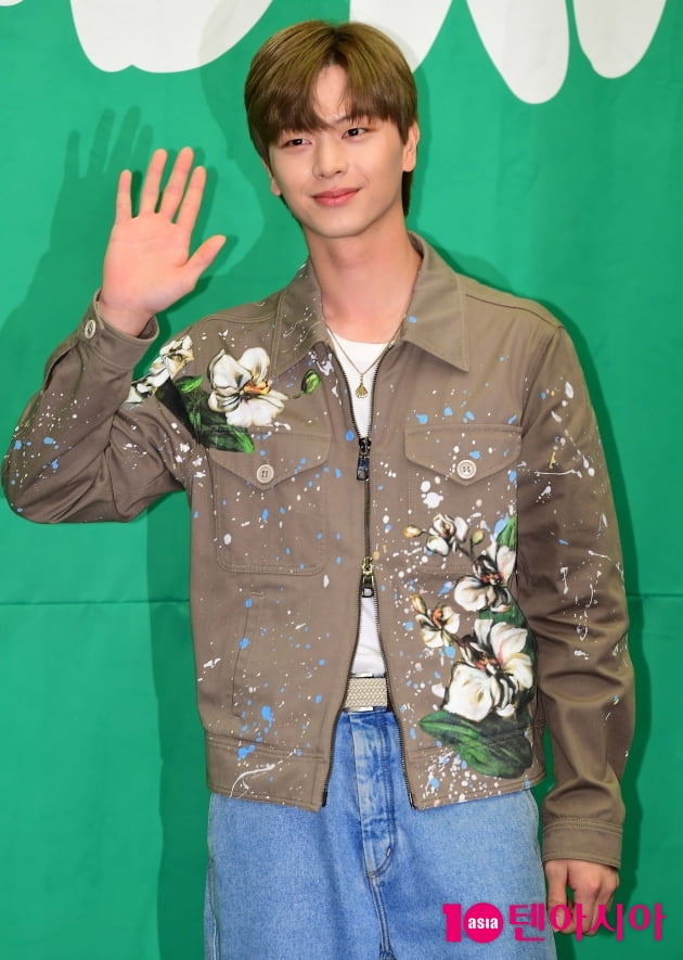 [TEN 포토] 비투비 육성재 '미소가 햇살일세~'
