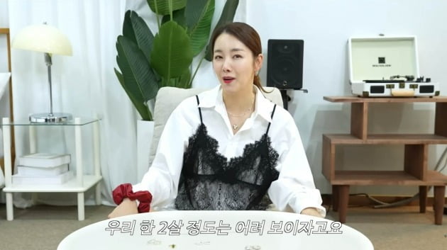 '40대 딸둘맘' 소이현 "2살 어려 보여"…주름 가리는 비결은 액세서리