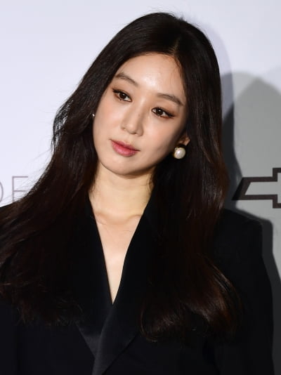 [TEN 포토] 정려원 '그림자까지 완벽한 미모'