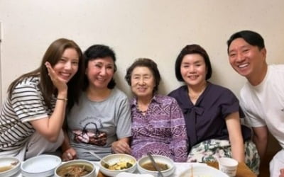 '이규혁♥' 손담비, 결혼 후 첫 어버이날인데…시母 사랑 둠뿍 받는 며느리 인증