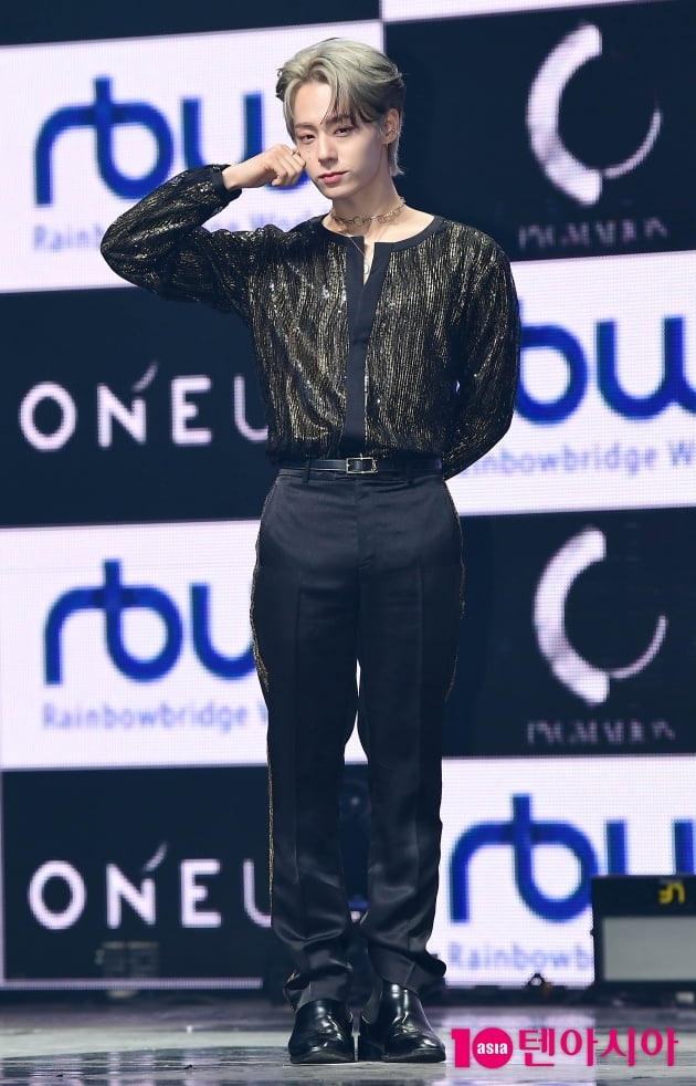 [TEN 포토] 원어스 환웅 '자신감 넘치는 포즈'