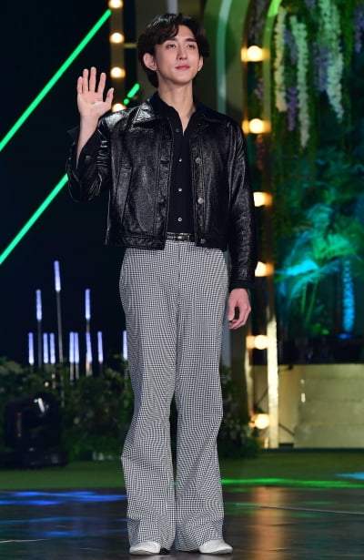 [TEN 포토] 최정훈 '시크한 포토타임'
