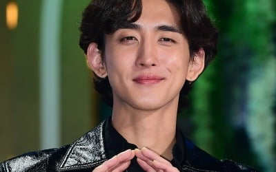 [종합] "박재범보다 잘해"…1년간 공연 없는 최정훈, 첫 단독 MC 도전 "겁 많이 났다" ('밤의공원')