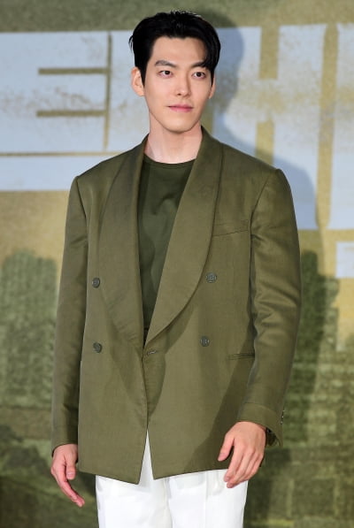 [TEN 포토] 김우빈 '오늘도 멋짐'