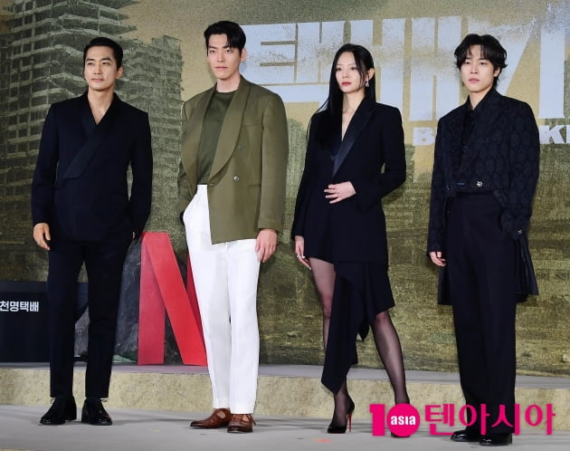 [TEN 포토] 송승헌-김우빈-이솜-강유석 '택배기사 주역들'