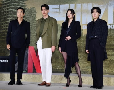 [TEN 포토] 송승헌-김우빈-이솜-강유석 '택배기사 주역들'