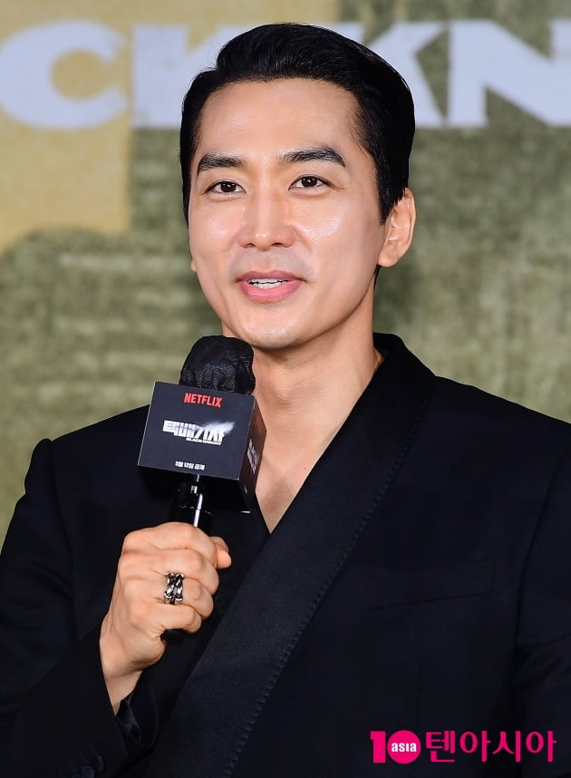 [TEN 포토] 송승헌 '현장에선 내가 셀카요정'