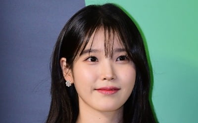 '다사다난' 아이유, 간첩 유인물 이어 표절 시비 [TEN이슈]