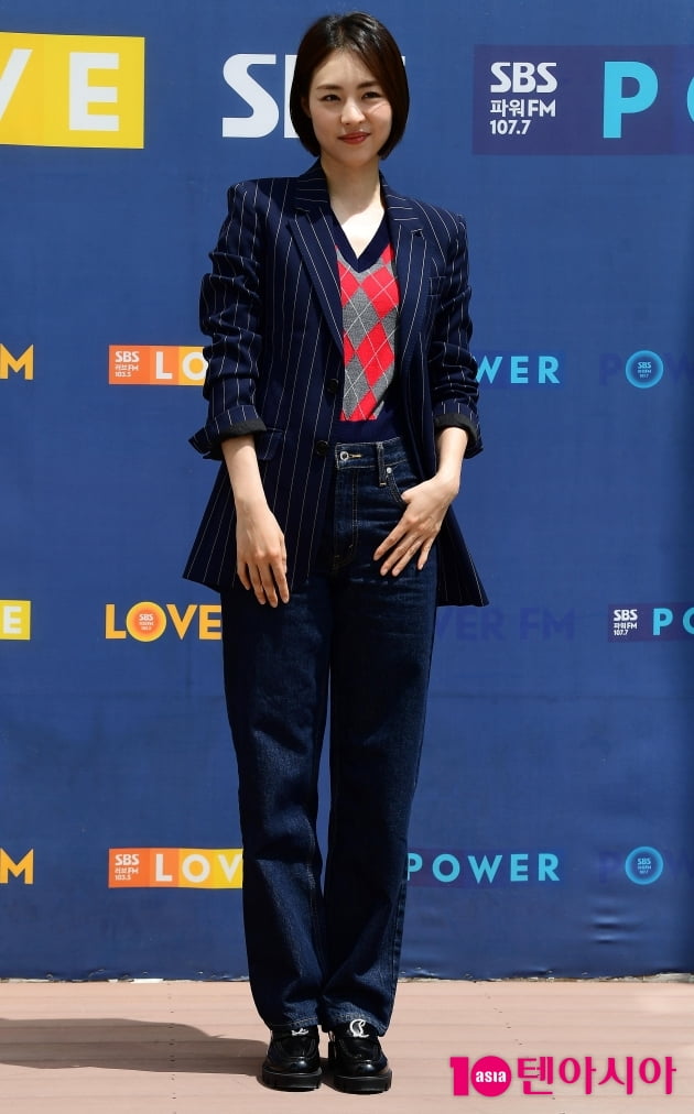[TEN 포토] 이연희 '청청패션도 완벽하게 소화'