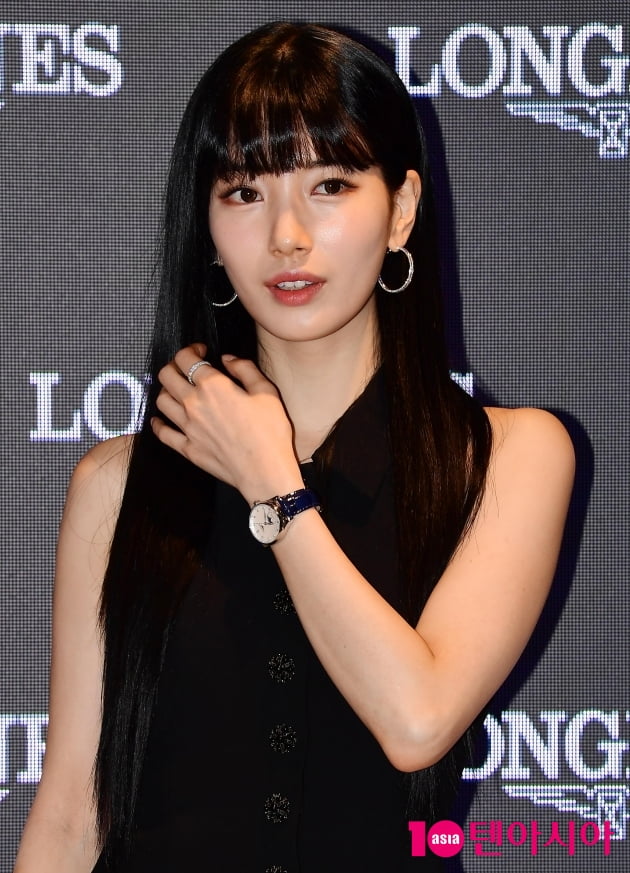 [TEN 포토] 수지 '인형이랑 붕어빵'
