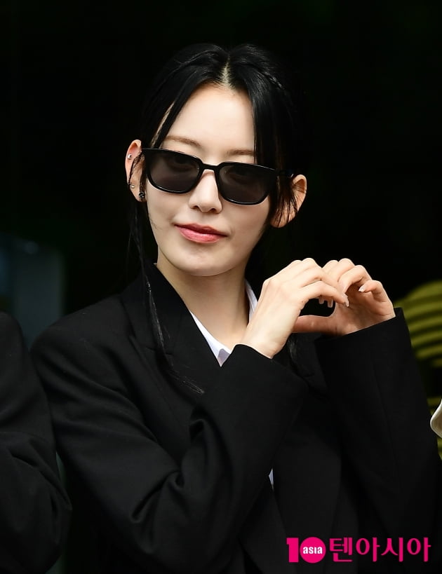 [TEN 포토] 르세라핌 사쿠라 '과즙미 넘치는 하트'