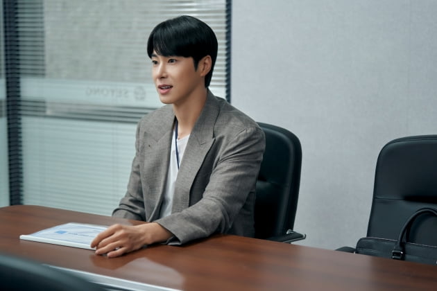 정윤호, 얼굴 되고 능력 되는 CEO로 변신 ('레이스')