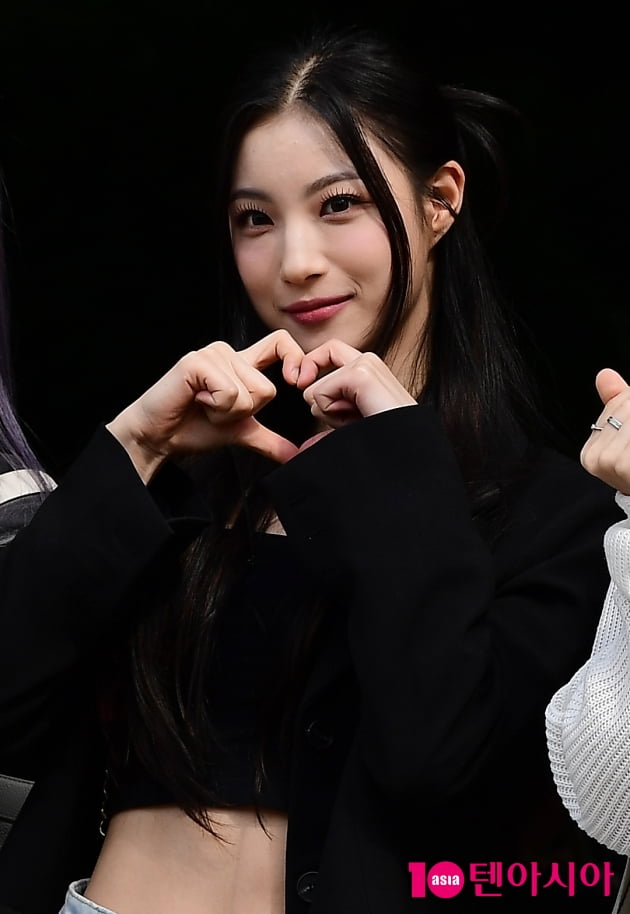 [TEN 포토] 아이칠린 예주 '예쁜 하트'
