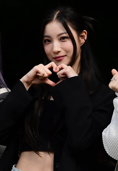 [TEN 포토] 아이칠린 예주 '예쁜 하트'