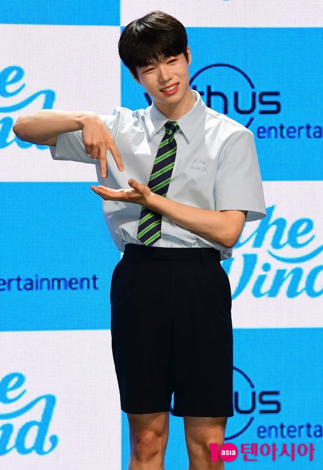 [TEN 포토] 더윈드 김희수 '애교 눈웃음'