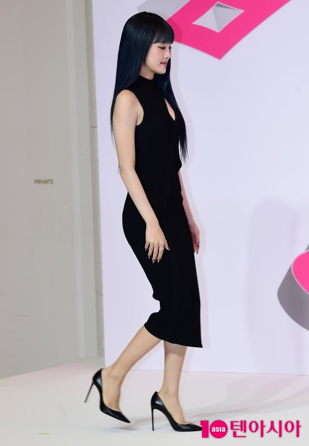[TEN 포토] (여자)아이들 민니 '우아한 발걸음'