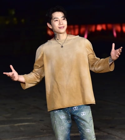 [TEN 포토] 박재범 '스웨그 넘치는 포즈'