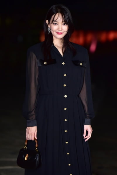 [TEN 포토] 신민아 '강렬한 레드립'