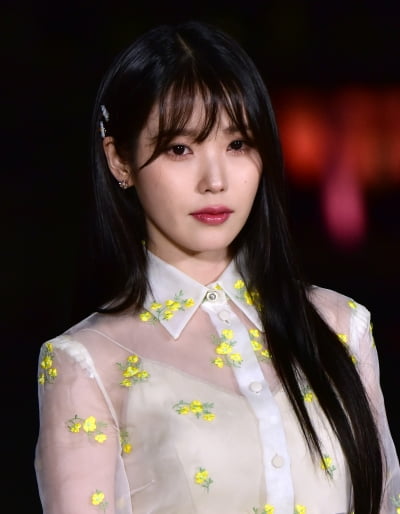 [TEN 포토] 아이유 '달콤한 눈빛'