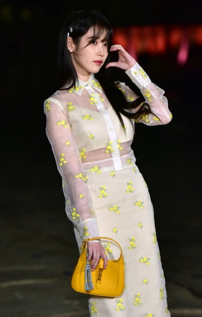 [TEN 포토] 아이유 '인형이야 사람이야'