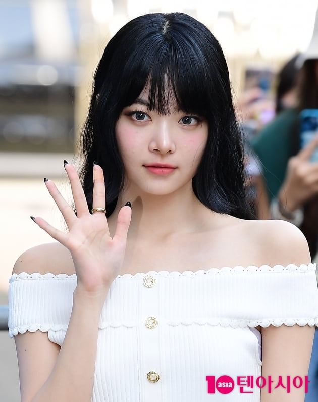 [TEN 포토] 르세라핌 홍은채 '인사하는 인형'