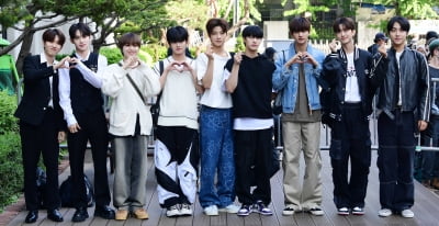 [TEN 포토] 유나이트 '뮤직뱅크 왔어요'