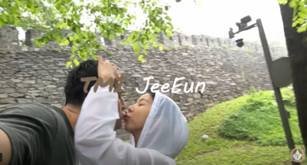 줄리엔강, 111만 유튜버 제이제이와 열애 중…'핫한 커플' 탄생 [TEN이슈]