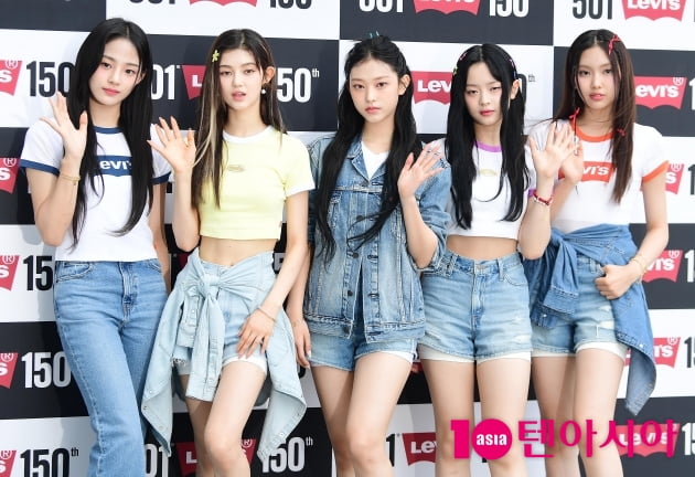 [TEN 포토] 뉴진스 '청순미 뿌리는 인사'