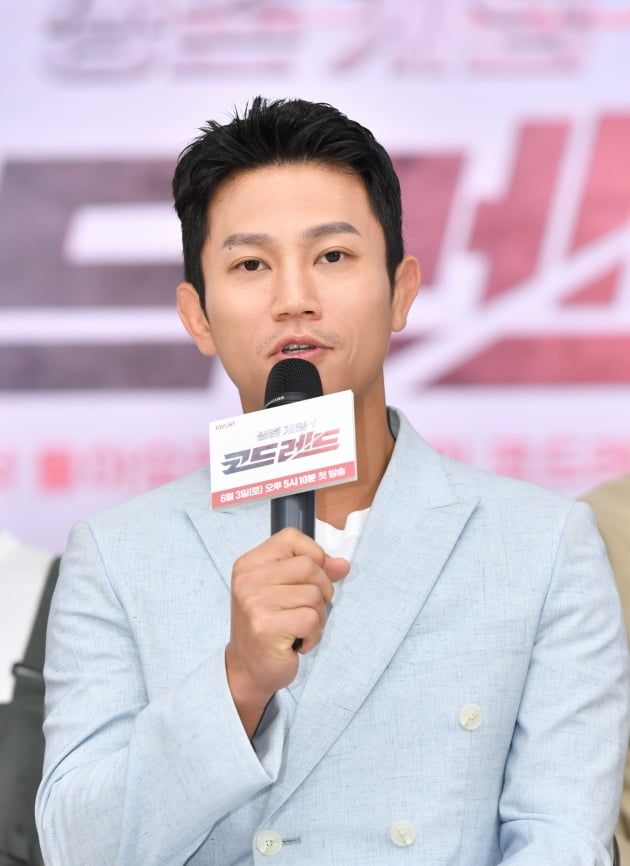 [종합] "불타는 집에서 탈출하라" 국가대표·군인 출신이 보여주는 '생존게임'