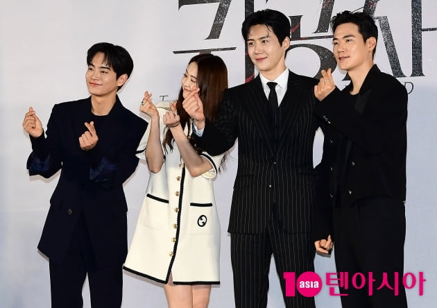 [TEN포토] 강태주-고아라-김선호-김강우 '스윗한 하트'