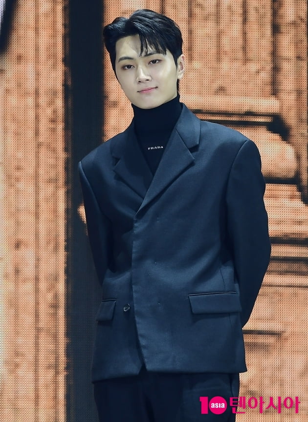 [TEN 포토] 엔하이픈 제이 '샤프한 턱선'