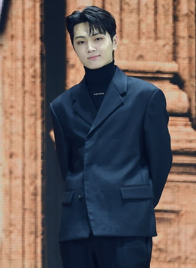 [TEN 포토] 엔하이픈 제이 '샤프한 턱선'