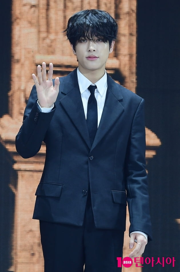 [TEN 포토] 엔하이픈 제이크 '인사도 섹시하게'
