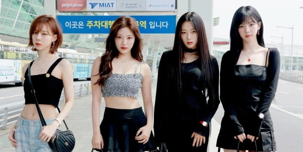 'K-POP 그룹 최초' 에스파, 블링블링 폼 미쳤다…완전체로 칸 출국