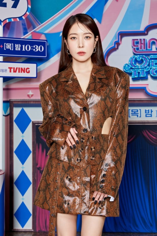 [종합] "보톡스 필요없어, 팬들만 있다면" 신드롬 써내려갈 '댄스가수 유랑단'