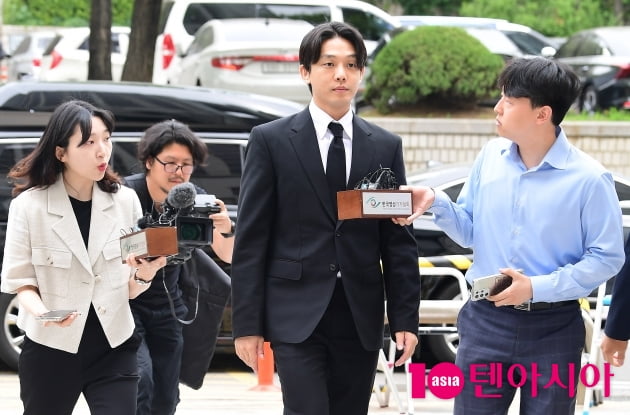 [TEN 포토] 유아인 "공범 도피 시도 없었다"