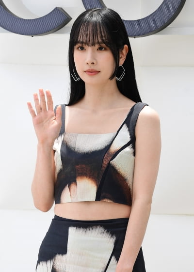 [TEN 포토] 우주소녀 설아 '손 흔드는 인형'