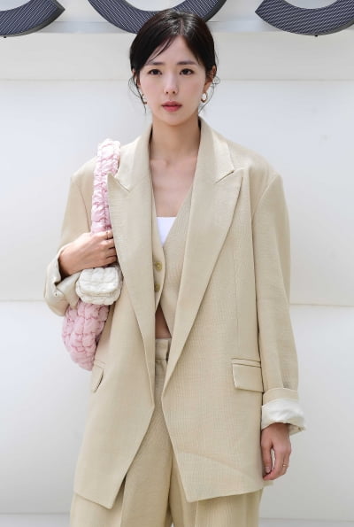 [TEN 포토] 채수빈 '햇빛도 질투하는 미모'