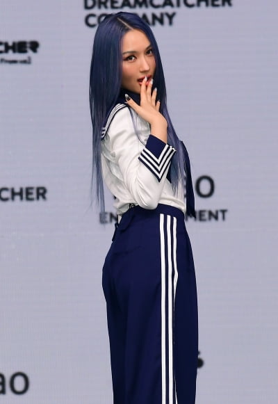 [TEN 포토] 드림캐쳐 시연 '뒤돌아보면 심쿵'